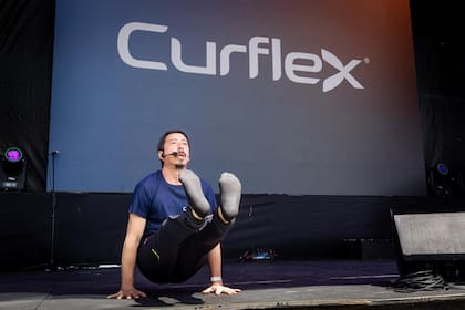 Néstor Martínez fue el responsable de conducir el encuentro Yoga Flow.