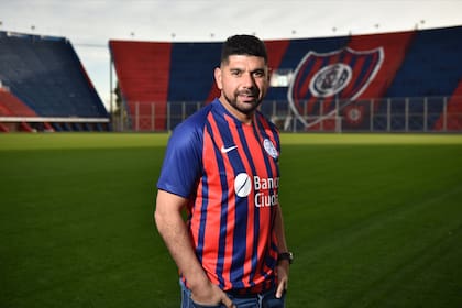 Néstor Ortigoza fue presentado este lunes como refuerzo de San Lorenzo