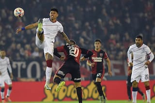 San Lorenzo y Newell's, en una noche de VAR, protestas y hasta de "apagón"