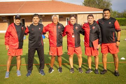 Néstor "Pipo" Gorosito y sus ayudantes en Colón: Jorge Borelli, Gustavo Zapata, Sebastián Somoza (preparador físico), Cristian Cetrangolo (preparador físico) y Marcelo Villasanti (entrenador de arqueros)