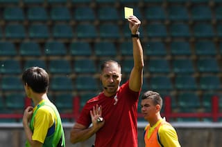 Néstor Pitana dirigirá el partido inaugural del Mundial