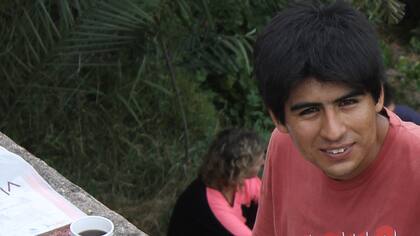 Néstor Puntano, edad: 21 años. Origen: Punta Pozo, un pueblo de 700 habitantes a 150 kilómetros de la capital de Santiago del Estero.“El día que me reciba voy a trabajar para acortar la distancia entre los que se quedan en el pueblo y los que pueden estudiar. No hay que tenerle miedo a la universida