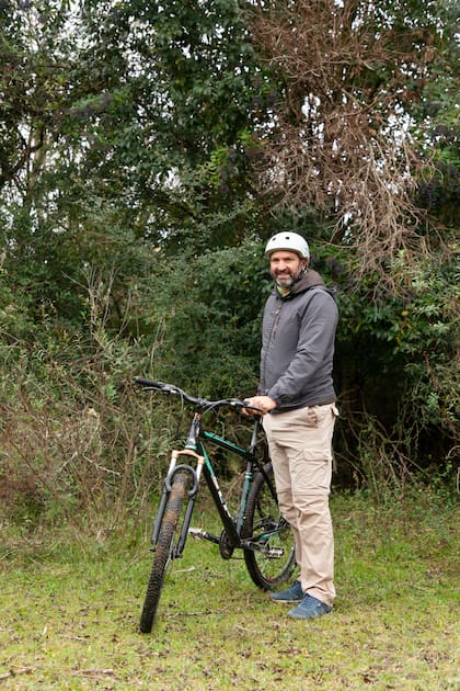 Néstor Rivas coordina salidas en bici con Ciclo Palmar Aventura.
