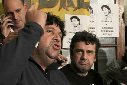 Néstor Segovia y Roberto Pianelli se manifestaron en contra del uso de las armas eléctricas en el subterraneo entre otras cosas porque "puede generar caos"