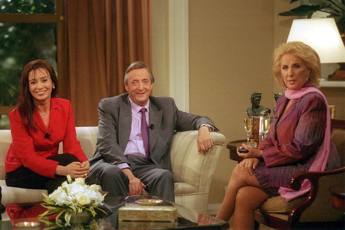 Néstor y Cristina Kirchner, horas antes de la asunción presidencial de 2003, en el programa de Mirtha Legrand
