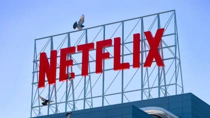 Netflix podría aumentar su oferta en uno o dos dólares por acción, sospecha Robert Fishman, de MoffettNathanson.
