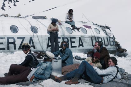 Netflix produjo en Uruguay y España La sociedad de la nieve, de Juan Antonio Bayona, que acaba de ser ovacionada en San Sebastián, centrada en la tragedia de los Andes