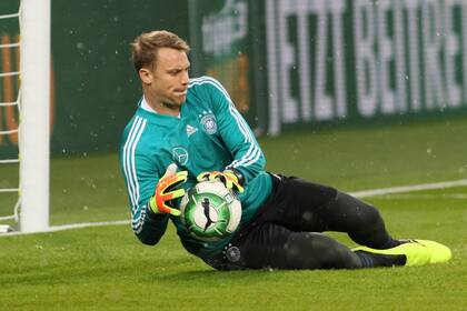 Neuer en acción, durante una práctica del seleccionado alemán
