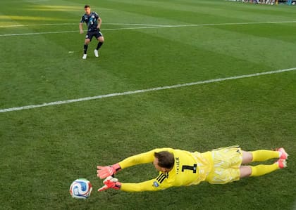 Neuer le atajó el penal a Fabián Balbuena y le dio una vida más a Alemania, pero no alcanzó
