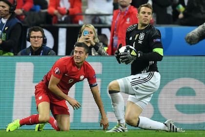 Neuer y Lewandowski, compañeros en Bayern Munich, rivales esta jornada