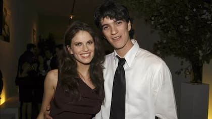 Neumann ha tenido una vida personal "glamurosa" junto a su hermana Adi (con quien aparece en la foto) y su esposa Rebekah, prima de la actriz Gwyneth Paltrow
