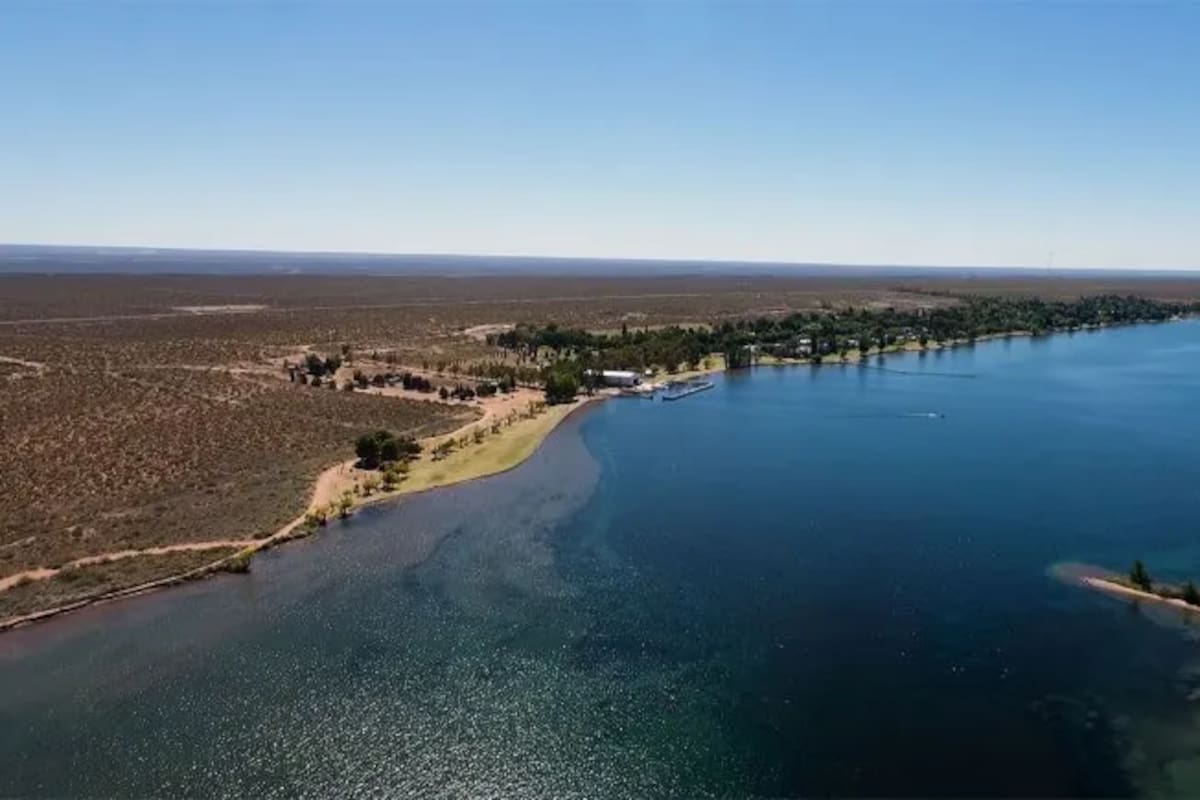 Neuquén: un joven de 28 años se metió al lago Mari Menuco a hacer un deporte acuático y murió