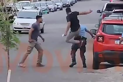 Neuquén: un policía mató a su amigo por accidente y fue linchado por familiares de la víctima