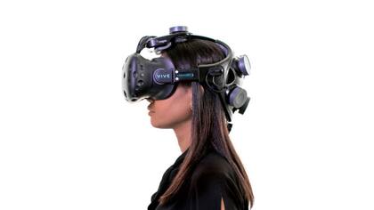Neurable combinó los sensores de lectura de la actividad cerebral junto al visor HTC Vive para un videojuego que se puede controlar con la mente