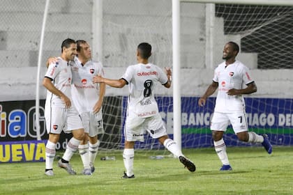 Newells inició la Copa Superliga con un triunfo frente a Central Córdoba como visitante