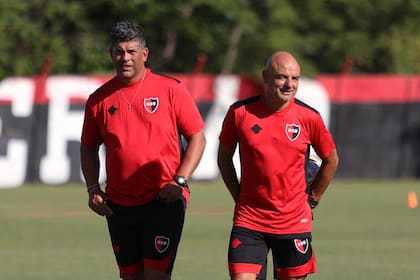Newell’s Old Boys
@Newells
El Club Atlético Newell’s Old Boys informa que se ha tomado la decisión de dar por finalizado el ciclo de Sergio Gómez y Favio Orsi al frente del plantel profesional de la institución.