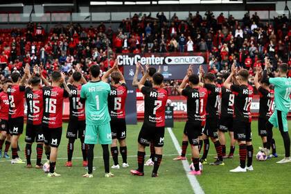 Newell's saluda a unos seis mil hinchas; Central no se presentó porque adujo que "no había garantías"