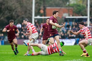 Newman superó una prueba exigente, logró un récord y se escapa en el Top 14