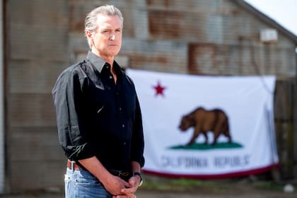 Newsom advirtió que si no se hacen recortes estructurales ahora, el estado enfrentará un problema de gasto aún mayor en el futuro cercano