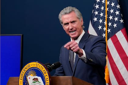 Newsom quiere que la UCLA siga dando batalla y no se deje "extorsionar" por Trump
