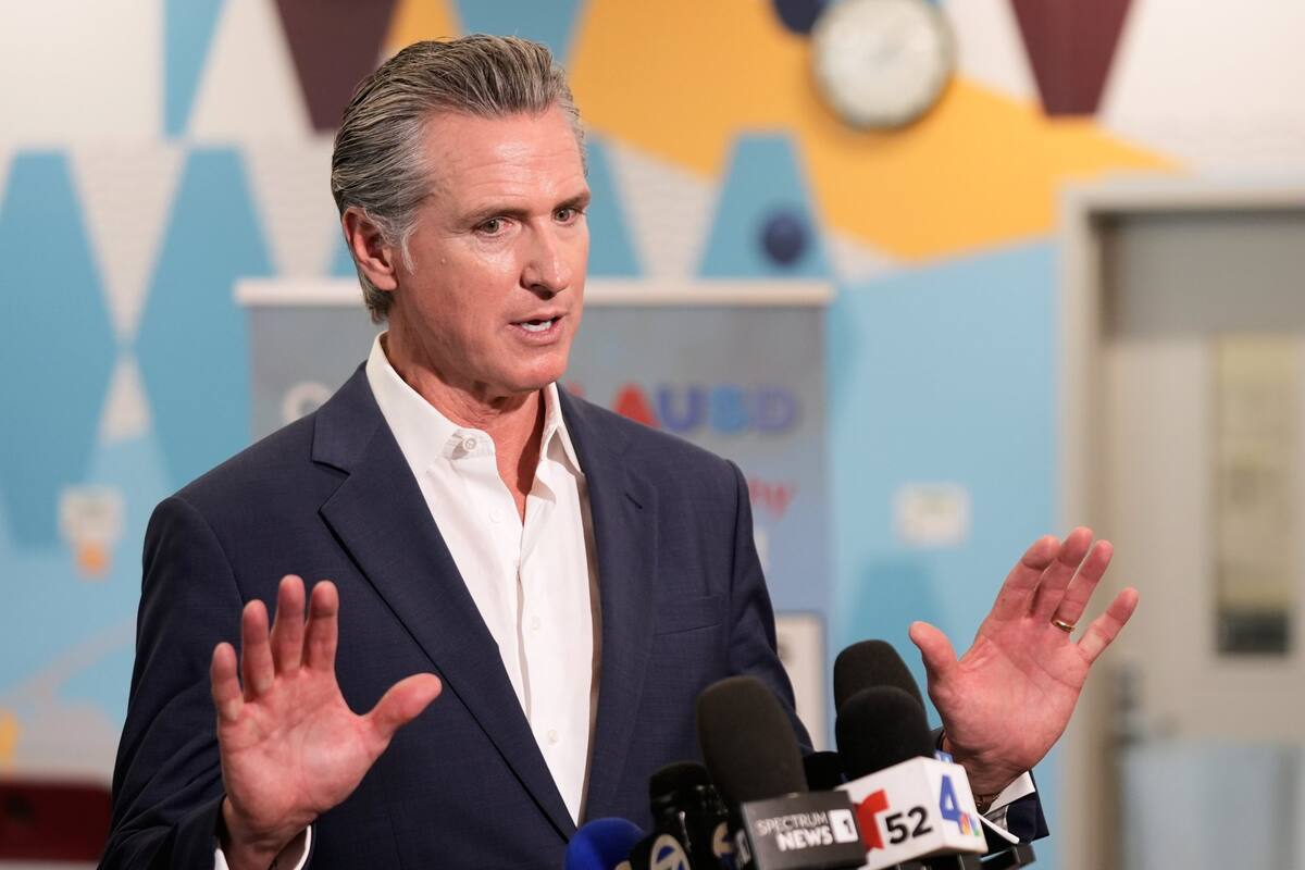 Newsom vetó tres proyectos de ley en California relacionados con la red eléctrica en el estado
