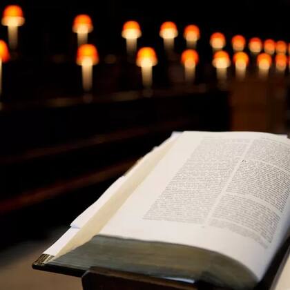 Newton estudió la Biblia y se sintió fascinado por la religión