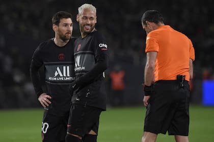 Neymar aprovechó un estupendo pase-gol de Messi y marcó el tanto de PSG en Nantes, pero desperdició negligente un penal y tampoco contribuyó en defensa.