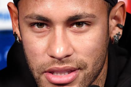 Neymar asegura que él no sabe nada de lo que sucedió con su traspaso a Barcelona