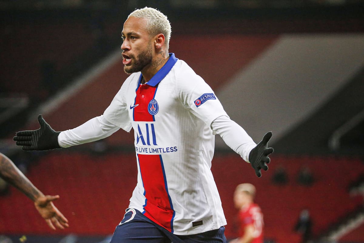 Neymar celebra el primer tanto del encuentro por Champions vs el United.
