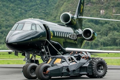 Neymar compró su propio batimóvil por dos millones de dólares (IG @neymarjr)