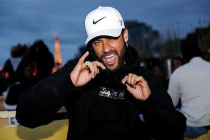 El brasileño Neymar respondió a su perfil falso de Tinder