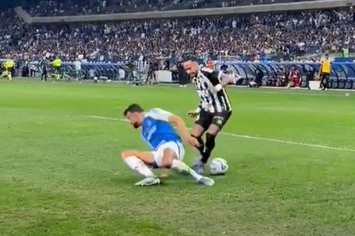 Neymar desaira a Fabricio Bruno y lo deja sentado con una gambeta