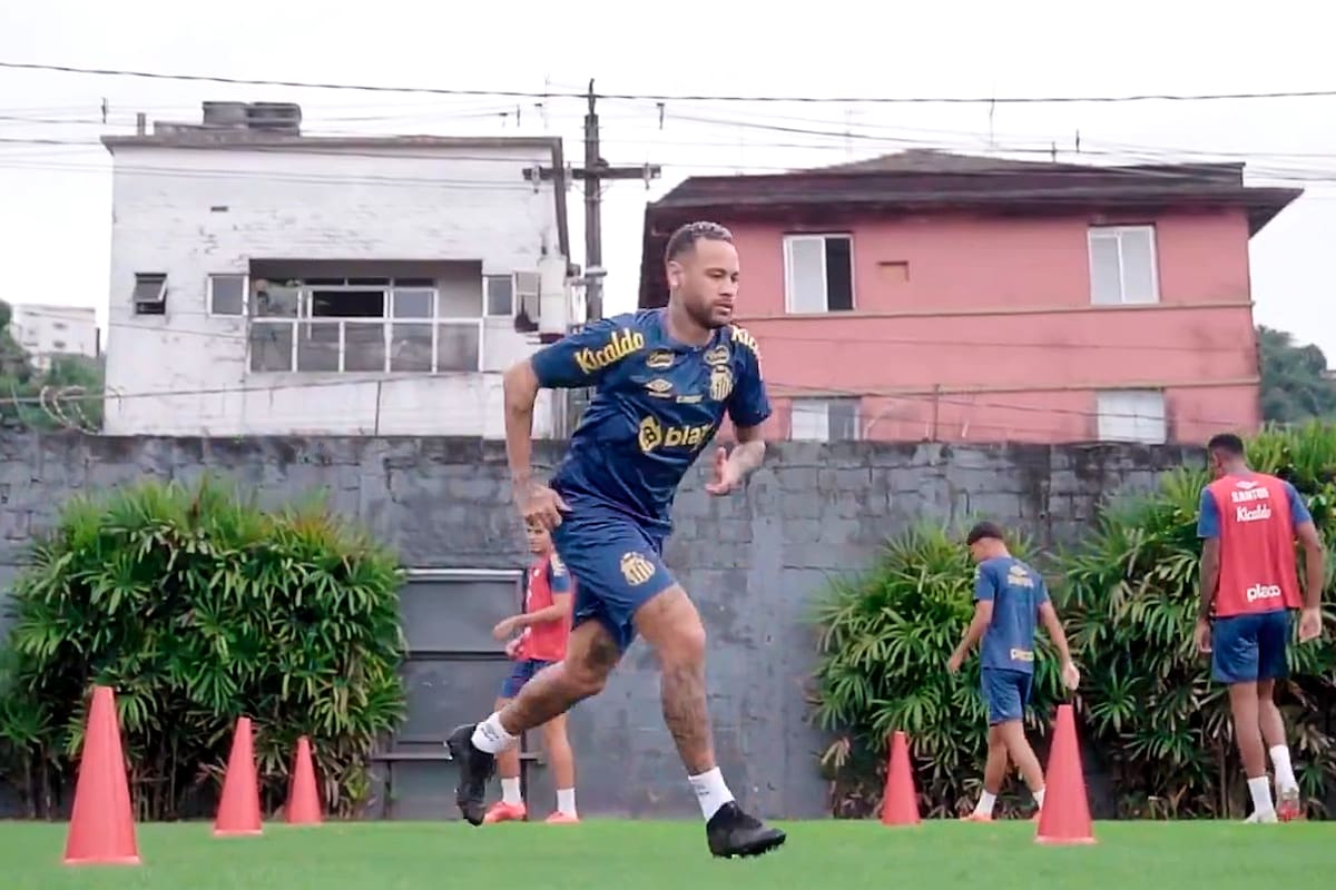 Neymar, durante su primer entrenamiento con Santos