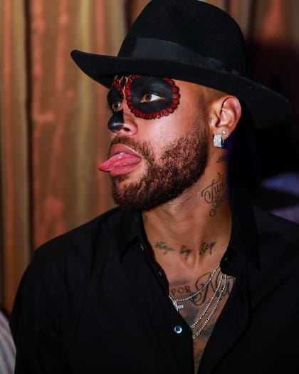 Neymar eligió un disfraz de calavera mexicana para la fiesta del PSG