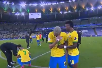 Neymar, en el final del partido, llorando desconsoladamente