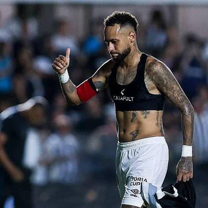 Neymar es una de las estrellas que ha usado en sus entrenamientos chalecos inteligentes con sensores.