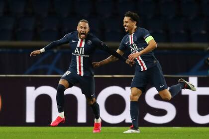 Neymar festeja el triunfo parcial de PSG