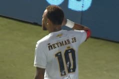 El festejo de Neymar dedicado a los hinchas de Santos tras las críticas por jugar al póker