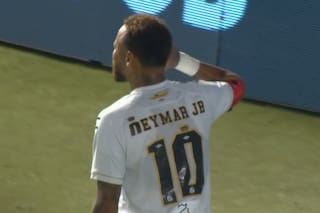 El festejo de Neymar dedicado a los hinchas de Santos tras las críticas por jugar al póker