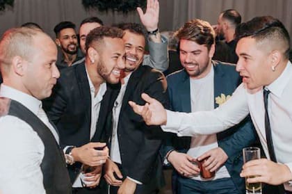 Neymar junto a sus Toiss