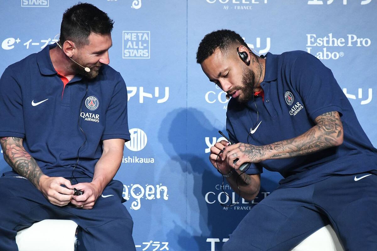Neymar le pide ayuda a Messi, ante un problema técnico con su traductor (@PSG_espanol)