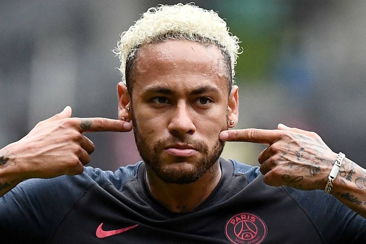 Neymar llega con problemas físicos al partido de este martes