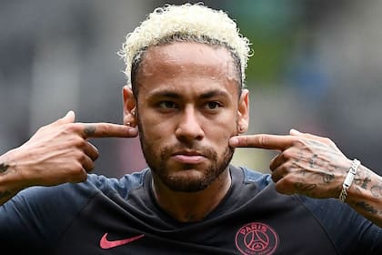 Neymar llega con problemas físicos al partido de este martes