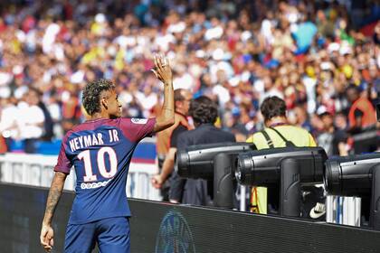 Neymar recibió el cariño del público del PSG