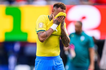 Neymar se retiró de la selección brasileña tras disputar el Mundial, pero tiene un vínculo firmado con el club de sus amores hasta diciembre.