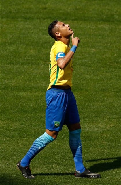 Neymar sólo quiere hablar en la cancha