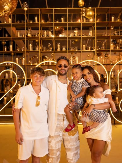 Neymar tiene cuatro hijos: Davi Lucca, de 14 años, fruto de su relación con Carolina Dantas, Mavie y Mel, de 2 años y 11 meses, junto a Bruna Biancardi y Helena, de 2 años, a quien tuvo con Amanda Kimberlly (Foto: Instagram)