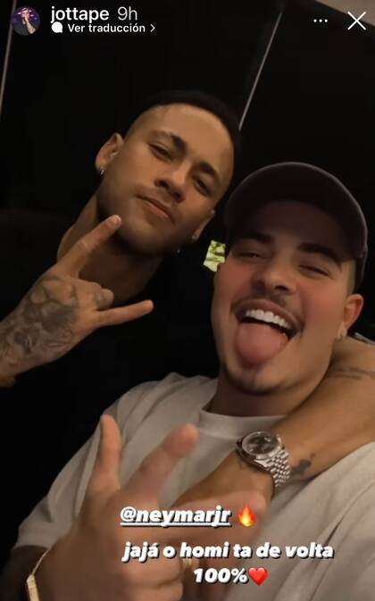 Neymar y el cantante Jottape, en la madrugada de París.