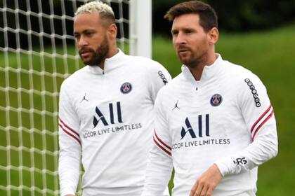 Neymar y Leo Messi, dos figuras del PSG que hasta ahora no pudieron repetir la exitosa sociedad de Barcelona.