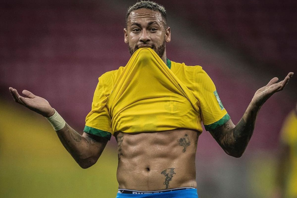 Neymar y su gesto irónico para el público
